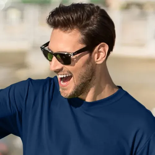 Das klassische T-Shirt der Männer - Klassischer Rundhalsausschnitt