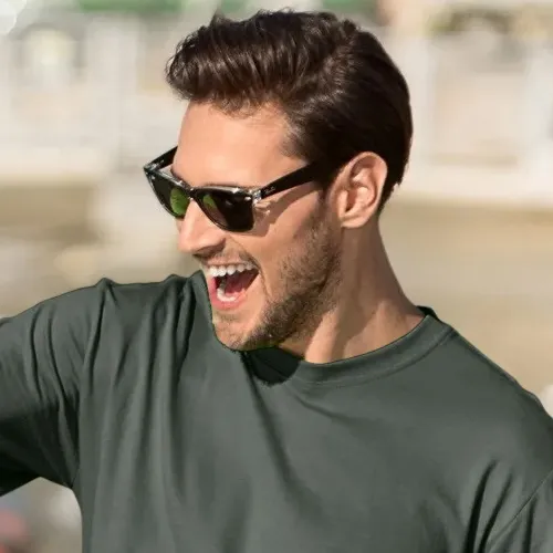 Das klassische T-Shirt der Männer - Klassischer Rundhalsausschnitt