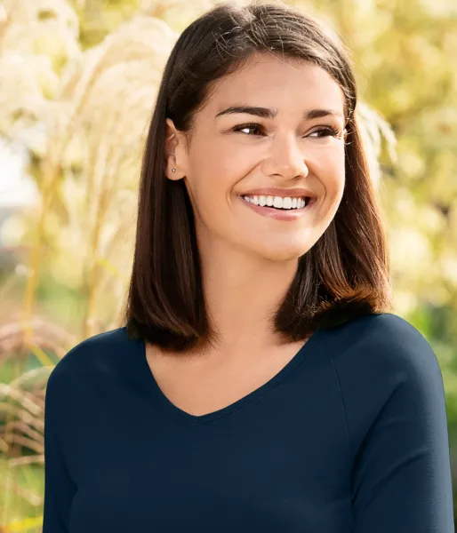 Eng anliegendes T-Shirt für Damen, V-Ausschnitt - Tiefer V-Ausschnitt