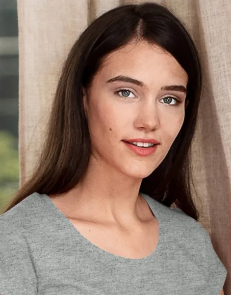 Slim Fit Damen T-Shirt mit rundem Halsausschnitt - Tiefer Rundhalsausschnitt