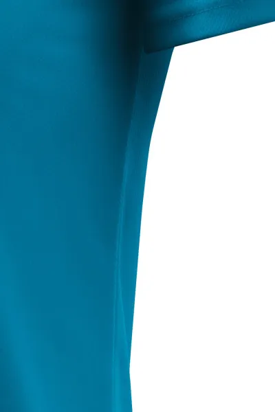 T-Shirt mit asymmetrischem Ausschnitt - Mit Seitennähten geschnitten