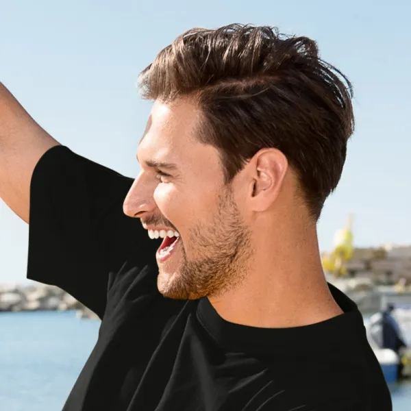 Klassisches T-Shirt - Klassischer Rundhalsausschnitt