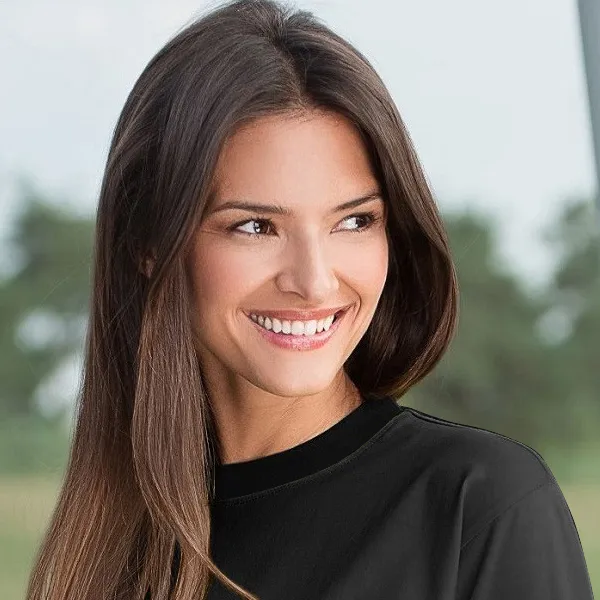 T-Shirt mit zwei Farben - Kontrastierender Rundhalsausschnitt