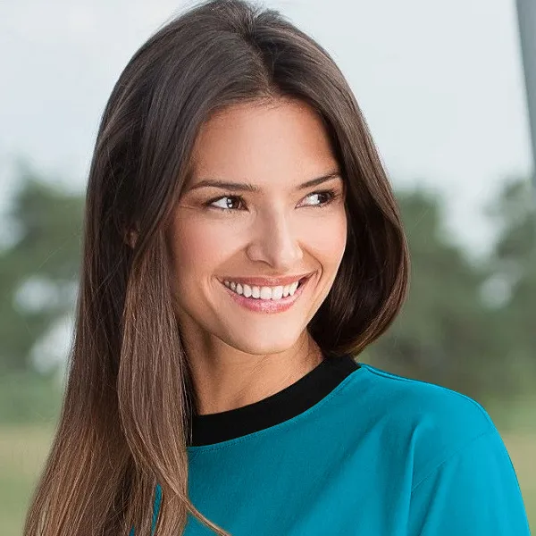 T-Shirt mit zwei Farben - Kontrastierender Rundhalsausschnitt