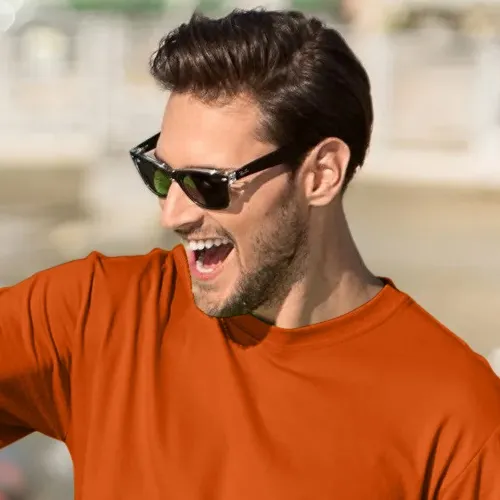 Das klassische T-Shirt der Männer - Klassischer Rundhalsausschnitt