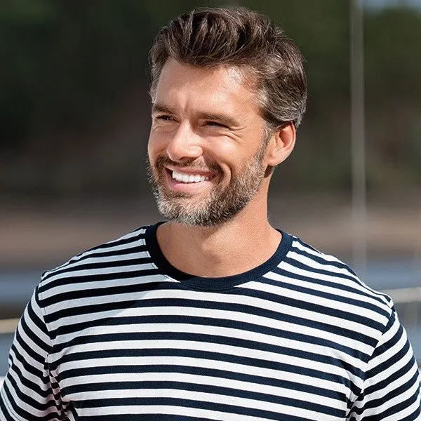 Navy-T-Shirt - Klassischer Rundhalsausschnitt