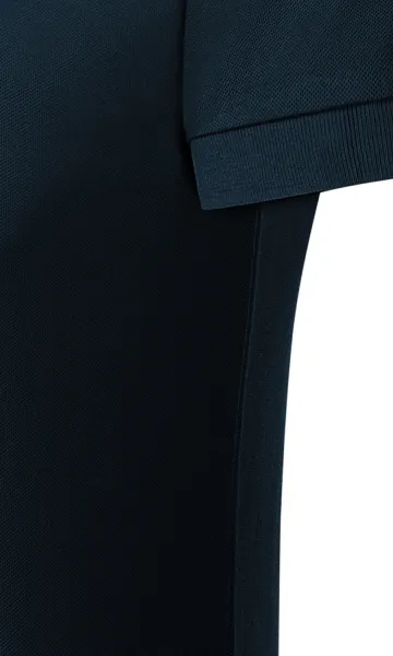 Bequemes Poloshirt für Herren - Schnitt mit Seitennähten