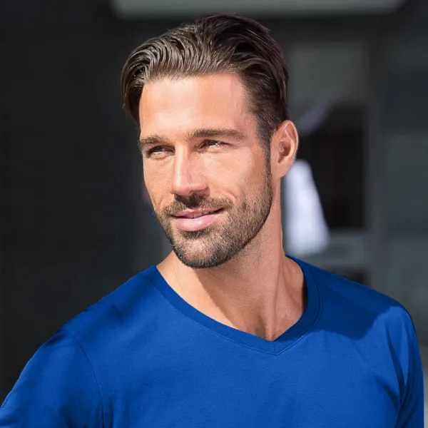 Eng anliegendes Herren-T-Shirt - V-Ausschnitt