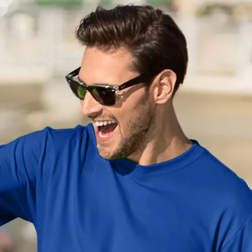 Das klassische T-Shirt der Männer - Klassischer Rundhalsausschnitt