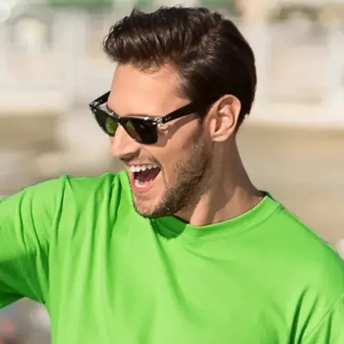 Das klassische T-Shirt der Männer - Klassischer Rundhalsausschnitt