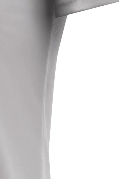 T-Shirt mit asymmetrischem Ausschnitt - Mit Seitennähten geschnitten