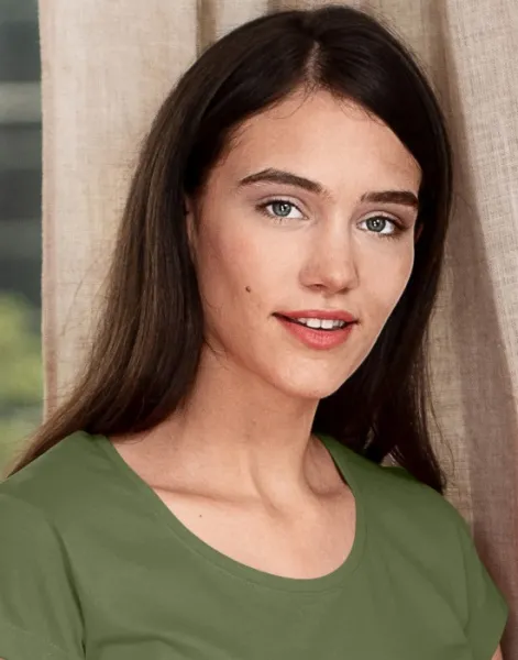 Slim Fit Damen T-Shirt mit rundem Halsausschnitt - Tiefer Rundhalsausschnitt