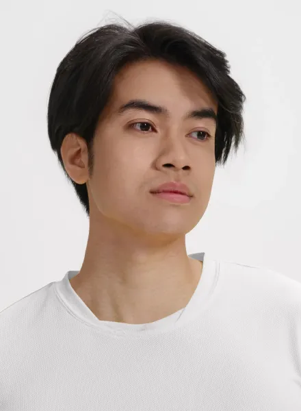 T-Shirt mit asymmetrischem Ausschnitt - Interessanter asymmetrischer Kragen