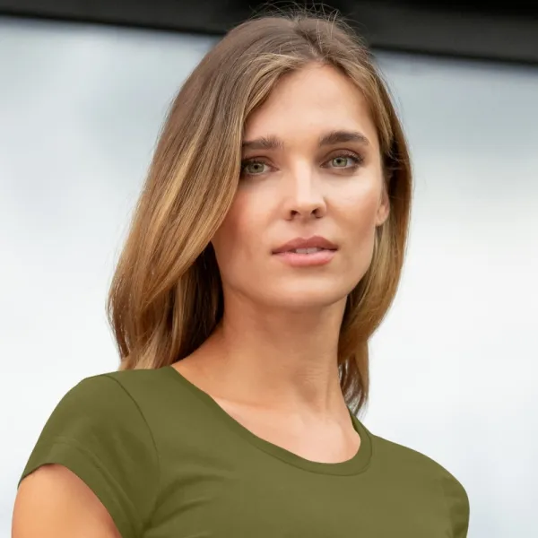 Exklusives Damen T-Shirt - Tiefer Rundhalsausschnitt