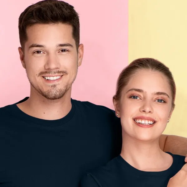 T-Shirt mit kurzen Ärmeln - Klassischer Rundhalsausschnitt